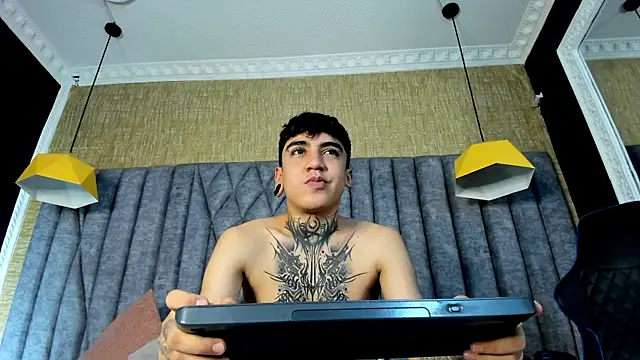Snapshot of SantiOlsen chatting on 21, 10, 2025 SantiOlsen online show from 21, 10, 2025