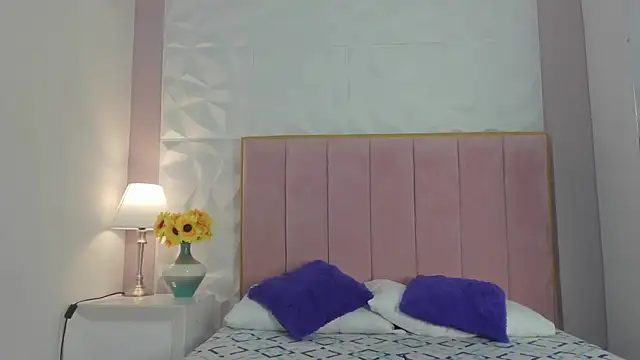 Snapshot of xxxMia_Isabellaa chatting on 19, 10, 2025 xxxMia Isabellaa online show from 19, 10, 2025