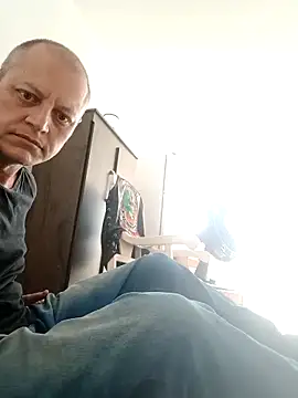 Snapshot of Sph9mm chatting on 26, 10, 2025 Sph9mm online show from 26, 10, 2025