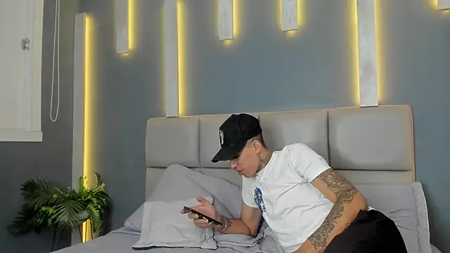 Snapshot of ArohomLester chatting on 22, 11, 2025 ArohomLester online show from 22, 11, 2025