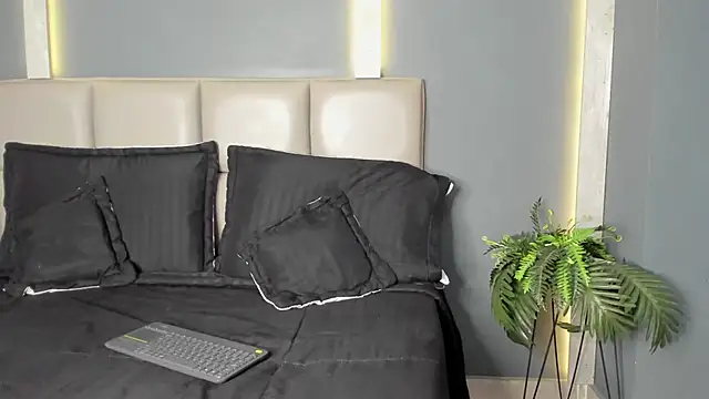 Snapshot of ArohomLester chatting on 3, 12, 2025 ArohomLester online show from 3, 12, 2025