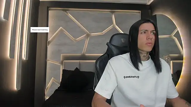 Snapshot of ArohomLester chatting on 4, 11, 2025 ArohomLester online show from 4, 11, 2025