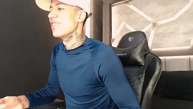 Snapshot of ArohomLester chatting on 28, 11, 2025 ArohomLester online show from 28, 11, 2025