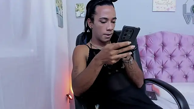 Snapshot of The_Latin_Lover chatting on 22, 10, 2025 The Latin Lover online show from 22, 10, 2025