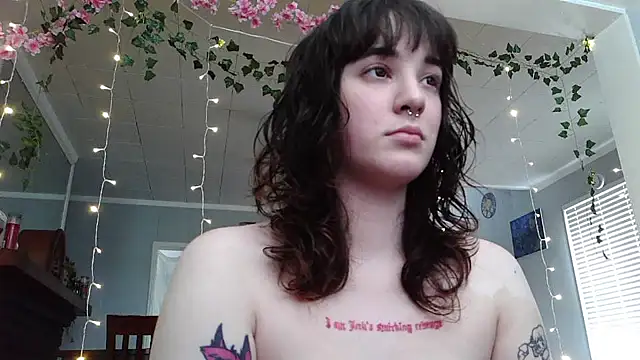 Snapshot of Trickylucy555 chatting on 26, 5, 2026 Trickylucy555 online show from 26, 5, 2026
