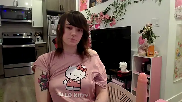 Snapshot of Trickylucy555 chatting on 19, 10, 2025 Trickylucy555 online show from 19, 10, 2025