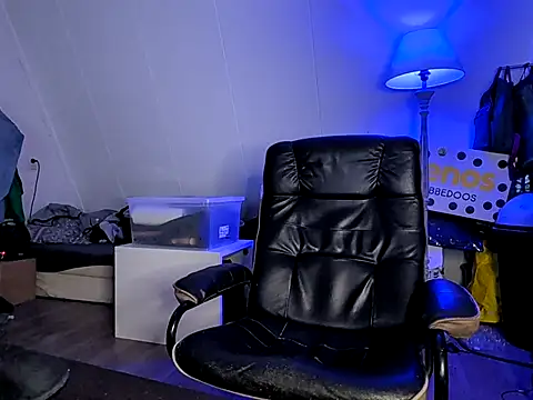 Kinky Play1 online show from 23, 2, 2026