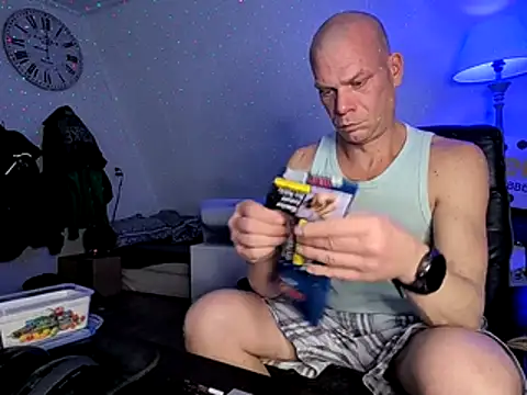 Kinky Play1 online show from 25, 2, 2026