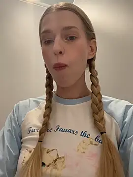 kira mia online show from 26, 3, 2026