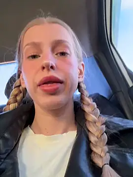 kira mia online show from 17, 4, 2026