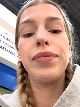 kira mia online show from 4, 12, 2025