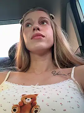 kira mia online show from 28, 3, 2026