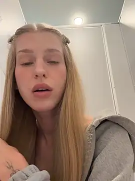 Snapshot of kira_mia chatting on 16, 6, 2026 kira mia online show from 16, 6, 2026
