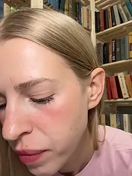 kira mia online show from 5, 5, 2026