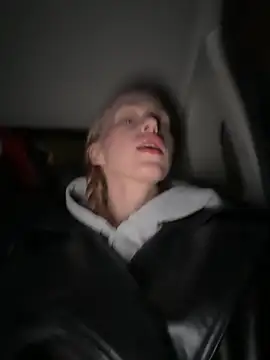 kira mia online show from 1, 12, 2025