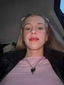 kira mia online show from 4, 4, 2026