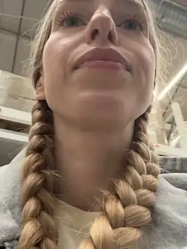 kira mia online show from 29, 11, 2025