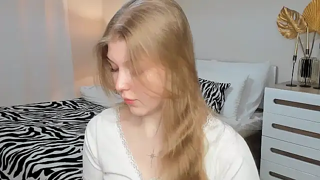 Snapshot of Stella_Light chatting on 3, 5, 2026 Stella Light online show from 3, 5, 2026