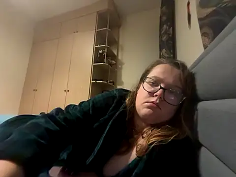 Snapshot of Scarletcum22 chatting on 3, 12, 2025 Scarletcum22 online show from 3, 12, 2025