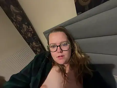 Snapshot of Scarletcum22 chatting on 16, 12, 2025 Scarletcum22 online show from 16, 12, 2025