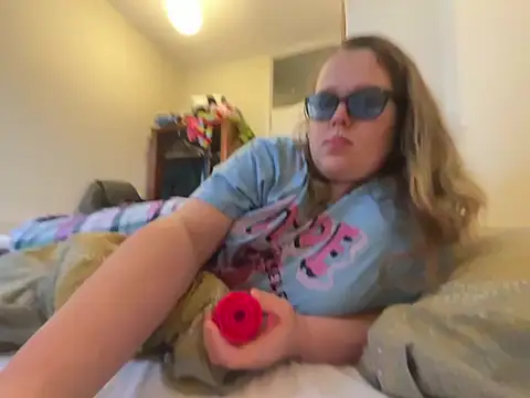 Snapshot of Scarletcum22 chatting on 7, 2, 2026 Scarletcum22 online show from 7, 2, 2026