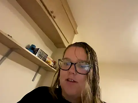 Snapshot of Scarletcum22 chatting on 4, 11, 2025 Scarletcum22 online show from 4, 11, 2025