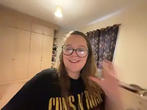 Snapshot of Scarletcum22 chatting on 3, 11, 2025 Scarletcum22 online show from 3, 11, 2025