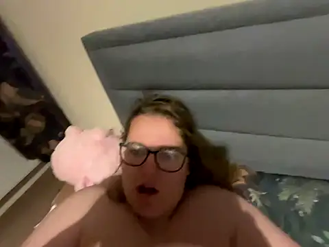 Snapshot of Scarletcum22 chatting on 18, 11, 2025 Scarletcum22 online show from 18, 11, 2025