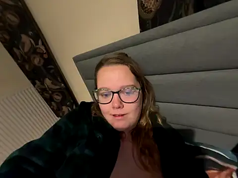 Snapshot of Scarletcum22 chatting on 2, 12, 2025 Scarletcum22 online show from 2, 12, 2025