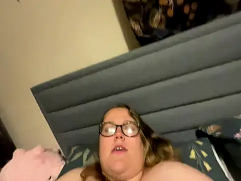 Snapshot of Scarletcum22 chatting on 19, 11, 2025 Scarletcum22 online show from 19, 11, 2025