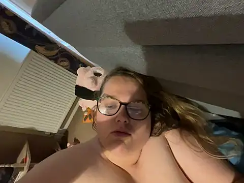 Snapshot of Scarletcum22 chatting on 15, 11, 2025 Scarletcum22 online show from 15, 11, 2025