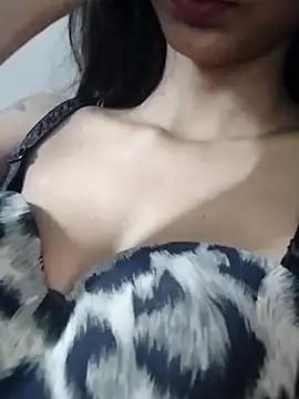 Snapshot of Aaliya_BigBoobs_1 chatting on 26, 10, 2025 Aaliya BigBoobs 1 online show from 26, 10, 2025