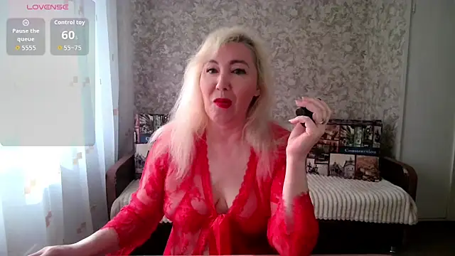 Snapshot of LadyKriss chatting on 6, 4, 2026 LadyKriss online show from 6, 4, 2026