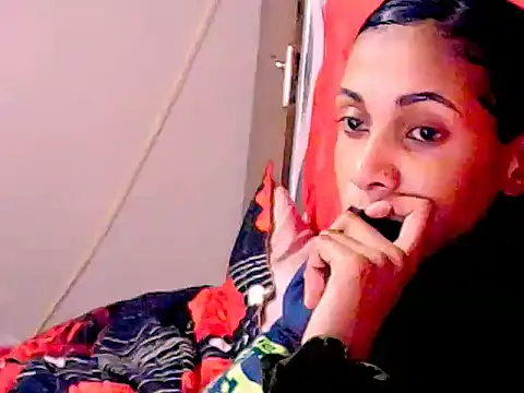 Snapshot of Indianqueen5 chatting on 19, 10, 2025 Indianqueen5 online show from 19, 10, 2025