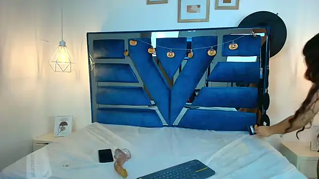 Mindy Star  online show from 30, 10, 2025