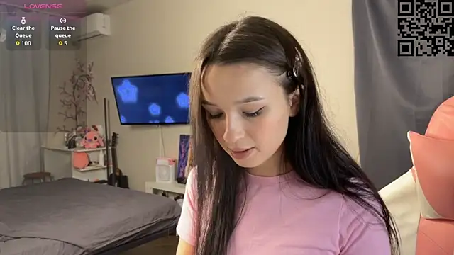 Snapshot of ella_simons chatting on 2, 11, 2025 ella simons online show from 2, 11, 2025