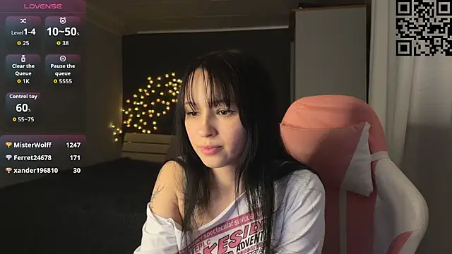 Snapshot of ella_simons chatting on 25, 3, 2026 ella simons online show from 25, 3, 2026