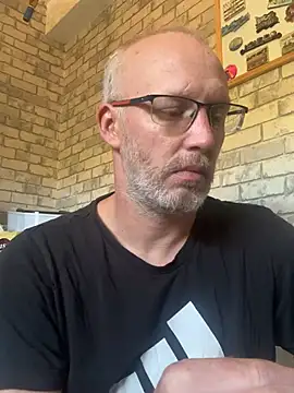 Cedric7653 online show from 4, 7, 2026