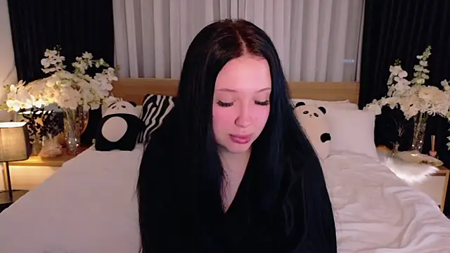 Felicia Herceg online show from 13, 11, 2025