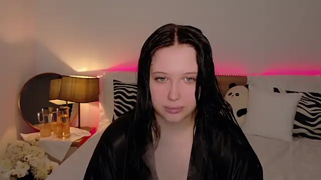 Felicia Herceg online show from 7, 11, 2025