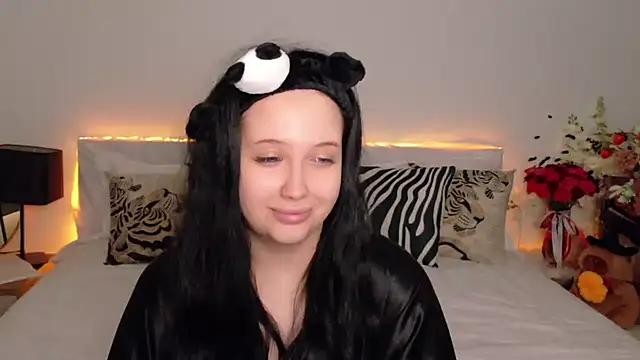 Felicia Herceg online show from 31, 10, 2025