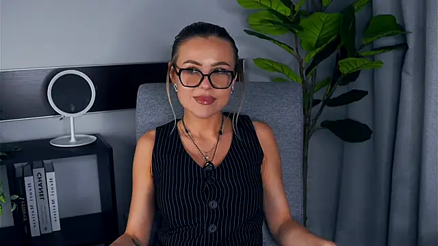 Snapshot of BreanneUlery chatting on 22, 10, 2025 BreanneUlery online show from 22, 10, 2025