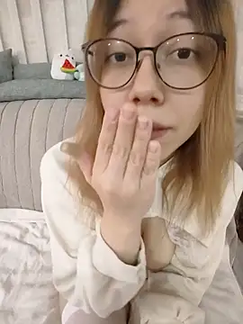 Snapshot of PeachyMaolin chatting on 23, 4, 2026 PeachyMaolin online show from 23, 4, 2026