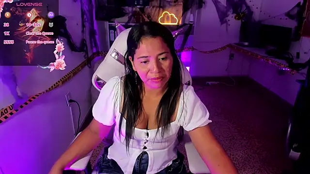 Snapshot of Dulce_Stones chatting on 19, 10, 2025 Dulce Stones online show from 19, 10, 2025