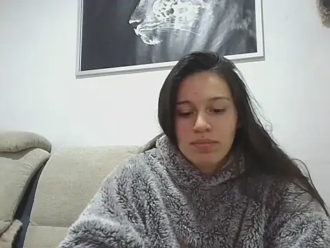Snapshot of roma22honey chatting on 19, 10, 2025 roma22honey online show from 19, 10, 2025