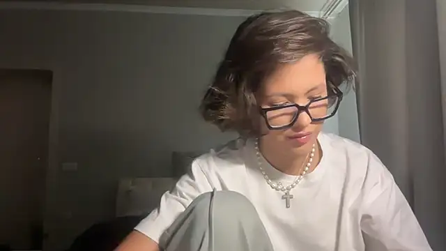 Snapshot of LeandraCasali chatting on 20, 10, 2025 LeandraCasali online show from 20, 10, 2025