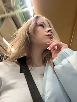 Snapshot of Eliiizaaa chatting on 25, 10, 2025 Eliiizaaa online show from 25, 10, 2025