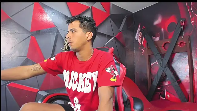 Snapshot of Raphael_Latin chatting on 23, 10, 2025 Raphael Latin online show from 23, 10, 2025