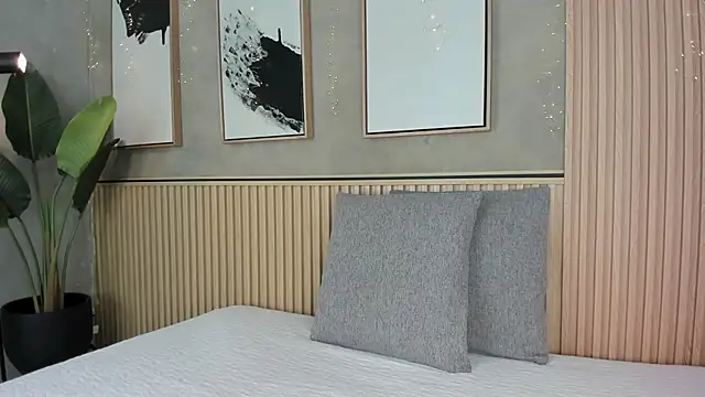 Lily Vale online show from 12, 1, 2026