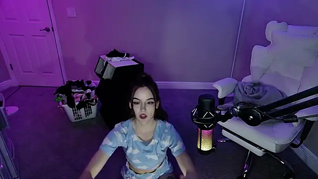 AngieFae  online show from 11, 11, 2025